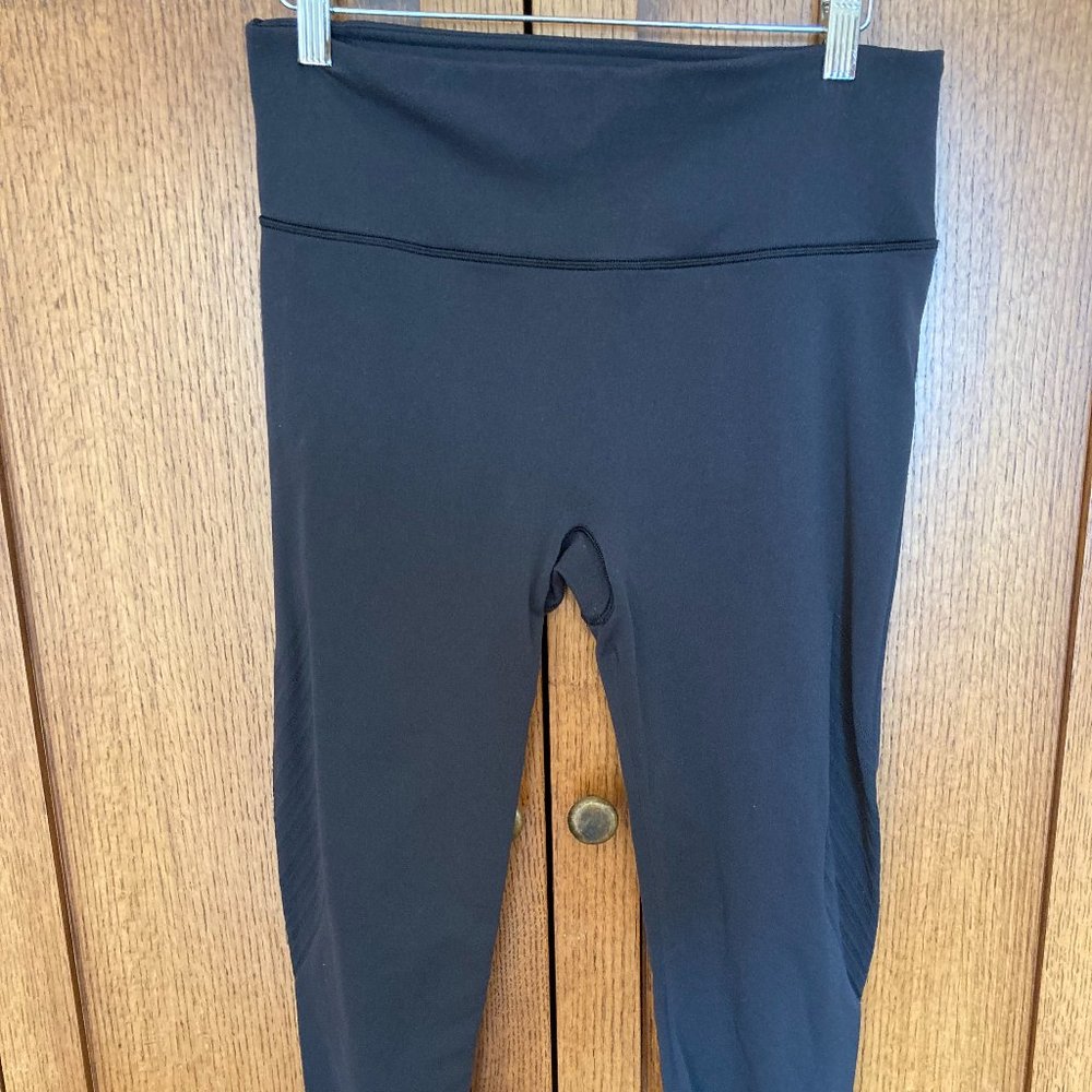 Lululemon Crop tights with small cutouts